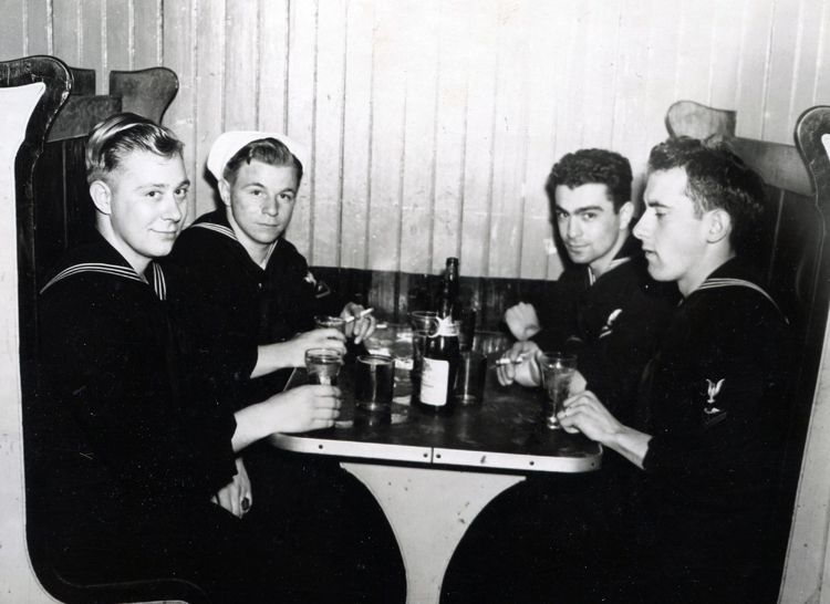 Ken-and-Navy-buddies,-Norfolk,-VA-March-1946